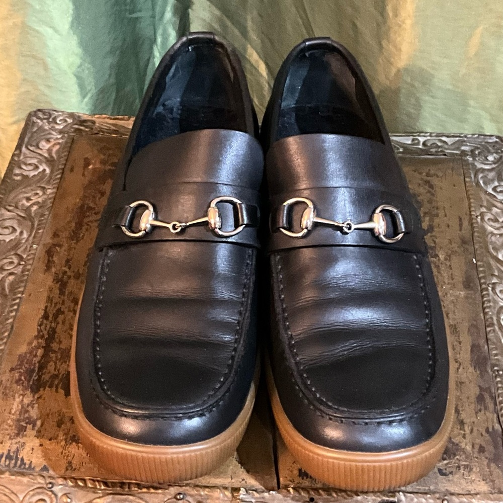 GUCCI Horsebit Accent Leather Loafers - Picture 2 of 8